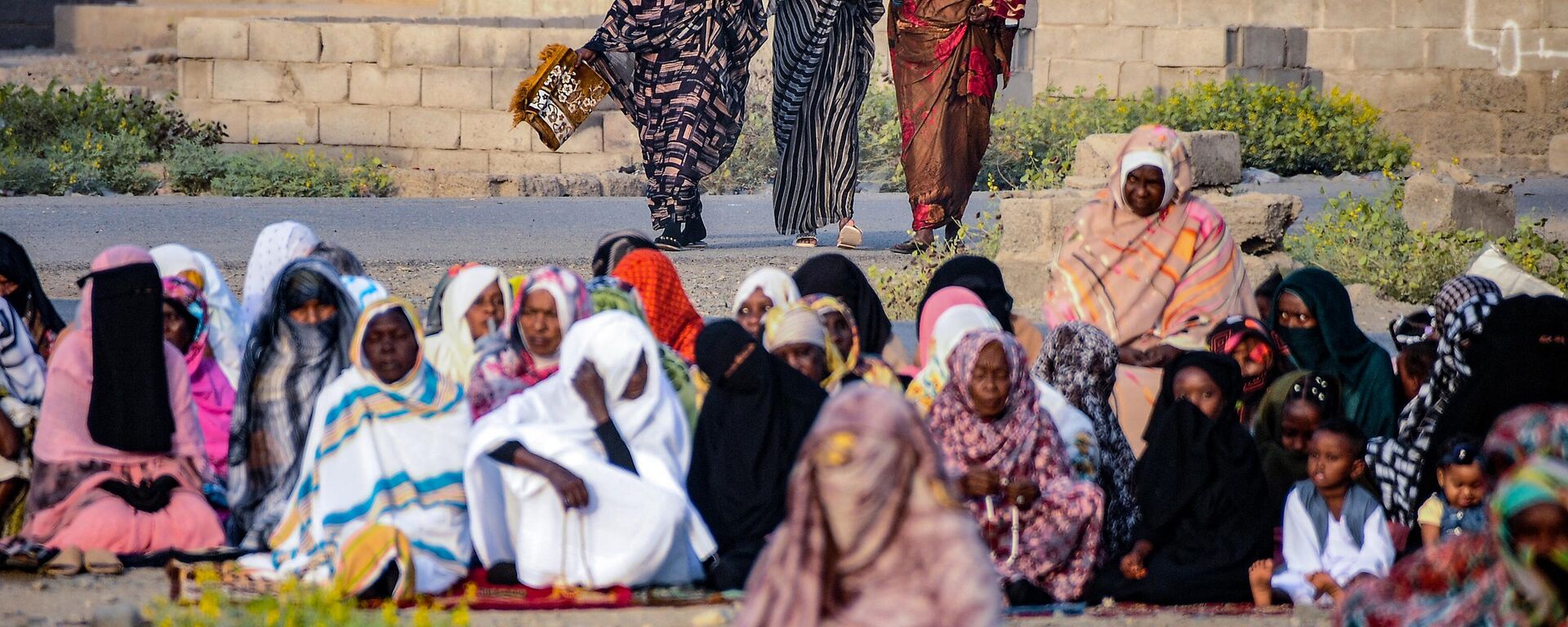 Fieles musulmanes rezan el primer día de Eid al-Fitr en Sudán Fieles musulmanes rezan el primer día de Eid al-Fitr en Sudán - Sputnik Mundo, 1920, 21.04.2023