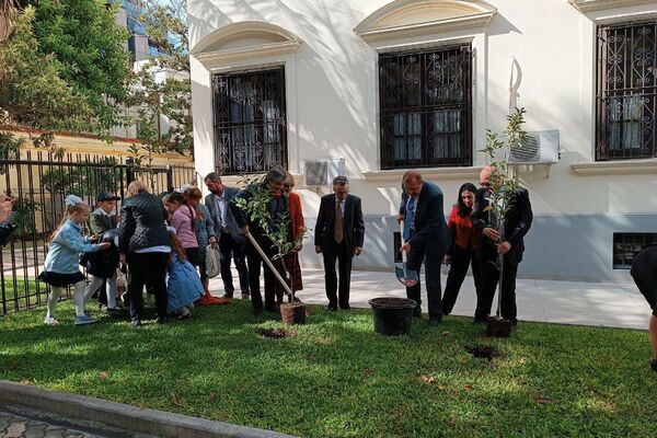 Plantan en Montevideo un jardín en memoria a los fallecidos en la Gran Guerra Patria Plantan en Montevideo un jardín en memoria a los fallecidos en la Gran Guerra Patria - Sputnik Mundo