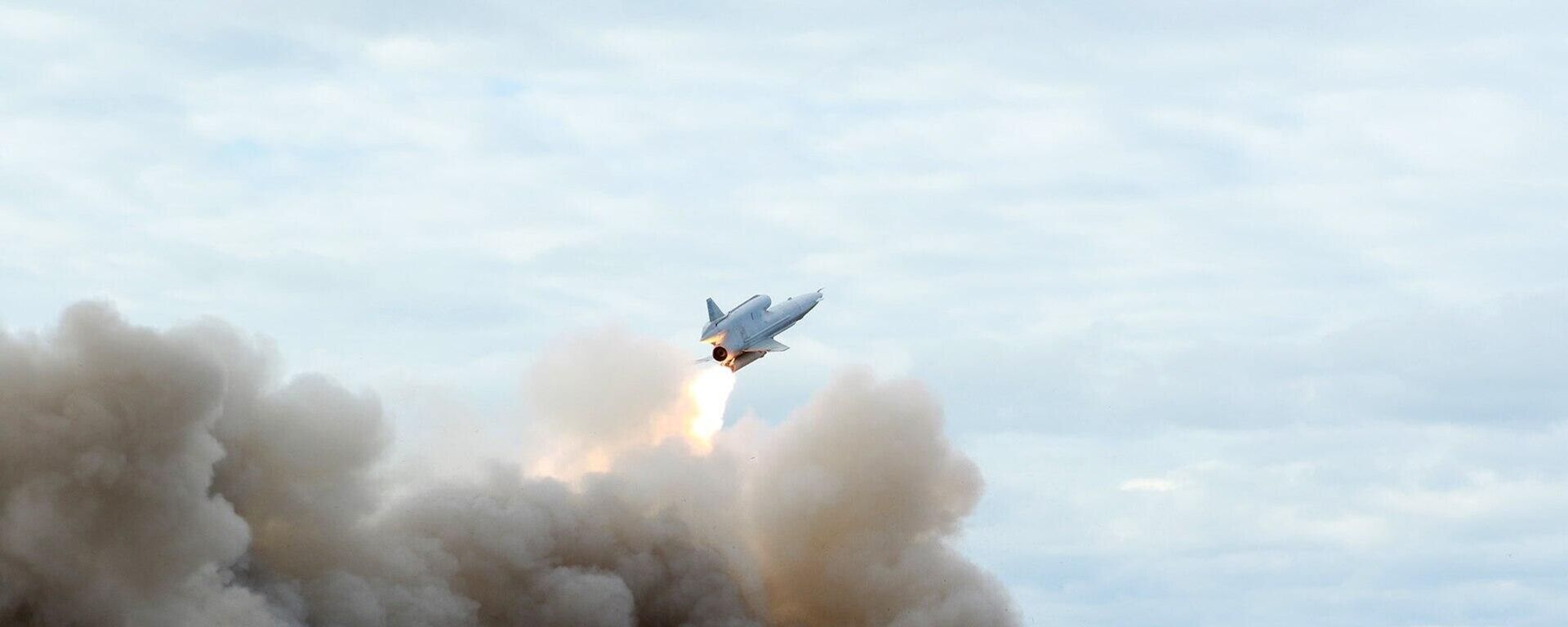 El lanzamiento de un Tu-141 Strizh ucraniano El lanzamiento de un Tu-141 Strizh ucraniano - Sputnik Mundo, 1920, 23.04.2023