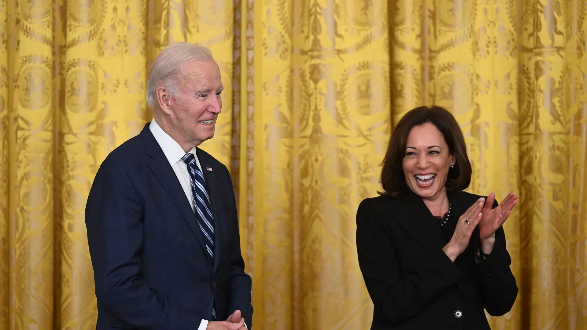 El presidente de Estados Unidos, Joe Biden, y la vicepresidenta, Kamala Harris El presidente de Estados Unidos, Joe Biden, y la vicepresidenta, Kamala Harris - Sputnik Mundo, 1920, 25.04.2023