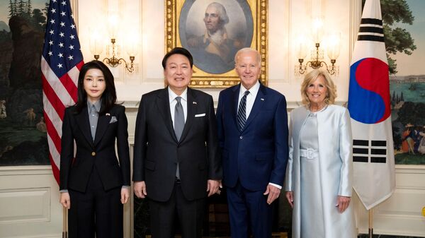 La reunión entre ambos mandatarios y sus esposas se realizó en la Casa Blanca  - Sputnik Mundo