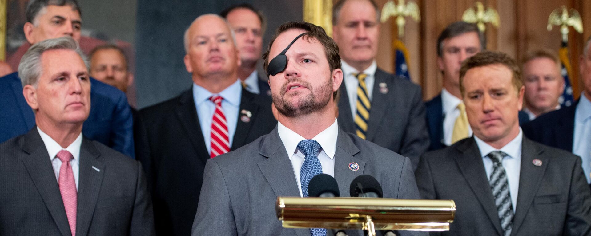 El representante estadounidense por el estado de Texas, Dan Crenshaw - Sputnik Mundo, 1920, 27.04.2023