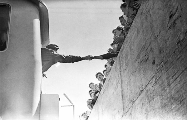 Fidel Castro se despide de los ciudadanos de la capital uzbeca de Tashkent. - Sputnik Mundo