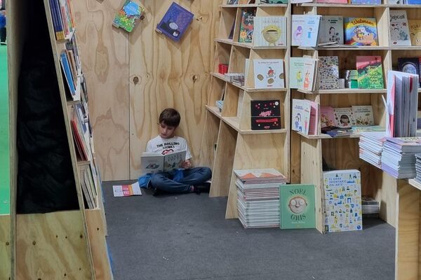 Libros infantiles y shows de títeres: las actividades pensadas para los más chicos. - Sputnik Mundo