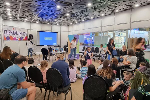 Libros infantiles y shows de títeres: las actividades pensadas para los más chicos. - Sputnik Mundo