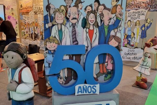 La reivindicación de la escuela pública y gratuita, bandera inclaudicable de la Feria del Libro. - Sputnik Mundo