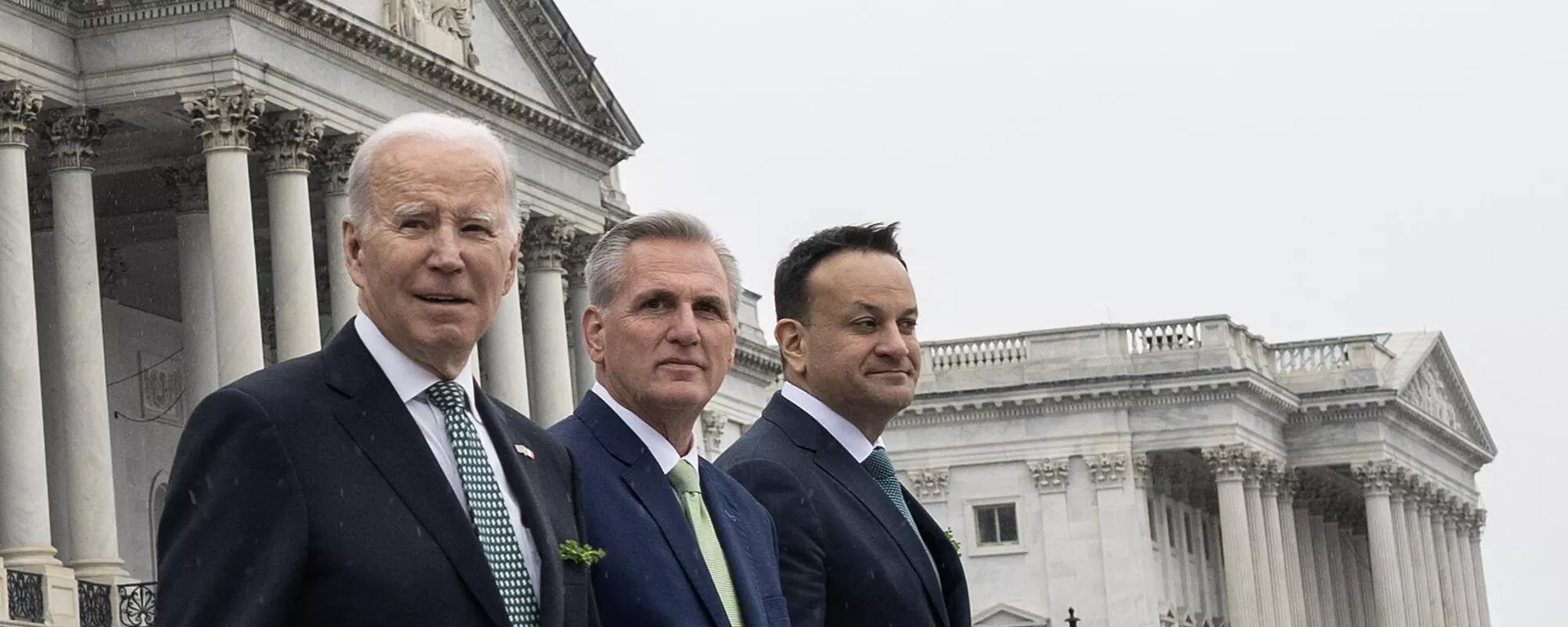 El presidente de EEUU, Joe Biden, camina al lado de Kevin McCarthy, presidente de la Cámara de Representantes, y con el político irlandés, Leo Varadkar, en el Capitolio El presidente de EEUU, Joe Biden, camina al lado de Kevin McCarthy, presidente de la Cámara de Representantes, y con el político irlandés, Leo Varadkar, en el Capitolio - Sputnik Mundo, 1920, 04.05.2023