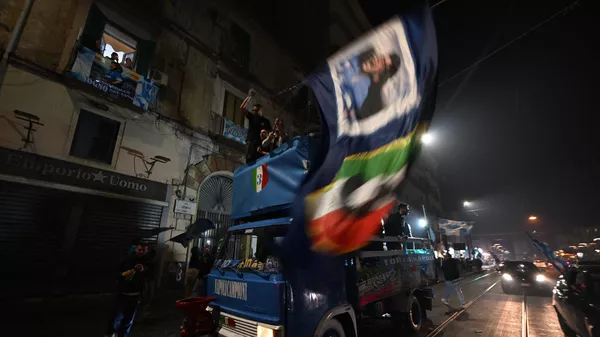 Celebraciones en las calles de Nápoles, el 4 de mayo de 2023, tras el tercer campeonato de Serie A del club Napoli - Sputnik Mundo