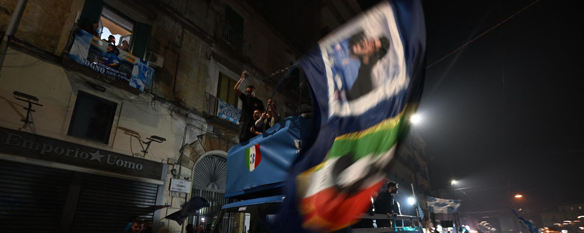 Celebraciones en las calles de Nápoles, el 4 de mayo de 2023, tras el tercer campeonato de Serie A del club Napoli - Sputnik Mundo, 1920, 05.05.2023