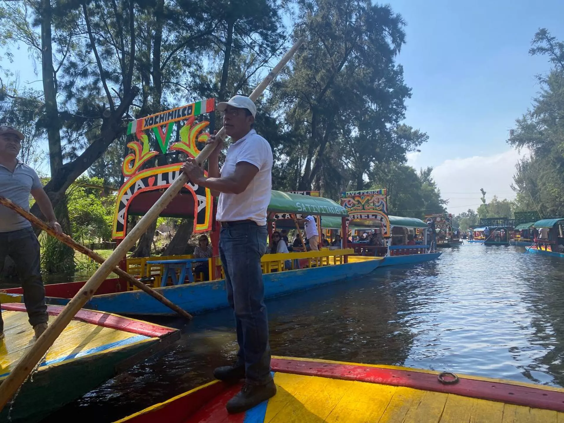 Operador de trajinera en Xochimilco - Sputnik Mundo, 1920, 05.05.2023