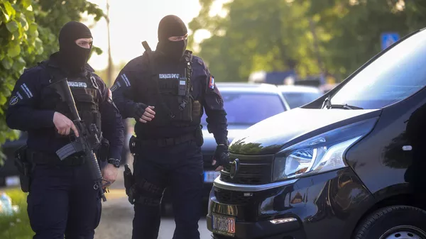 Los policías serbios en el lugar del accidente - Sputnik Mundo