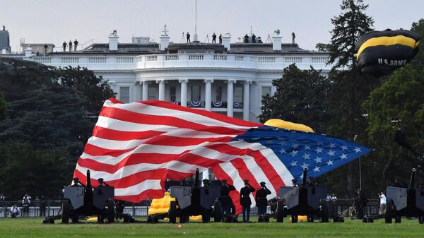 Paracaidistas del Ejército de EEUU en la Casa Blanca en 2020 - Sputnik Mundo