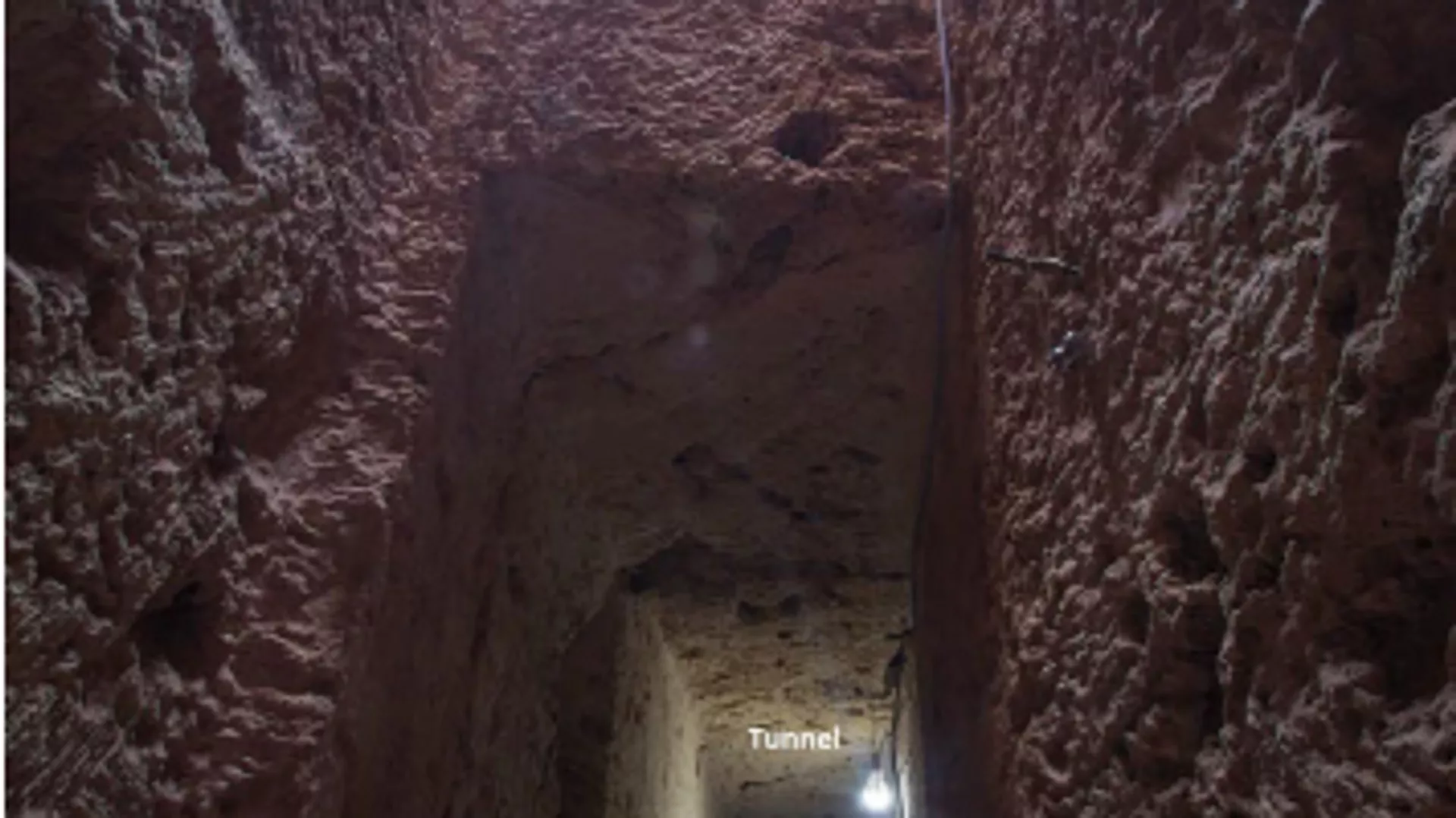 El pozo de entrada y el túnel en Taposiris Magna El pozo de entrada y el túnel en Taposiris Magna - Sputnik Mundo, 1920, 18.05.2025
