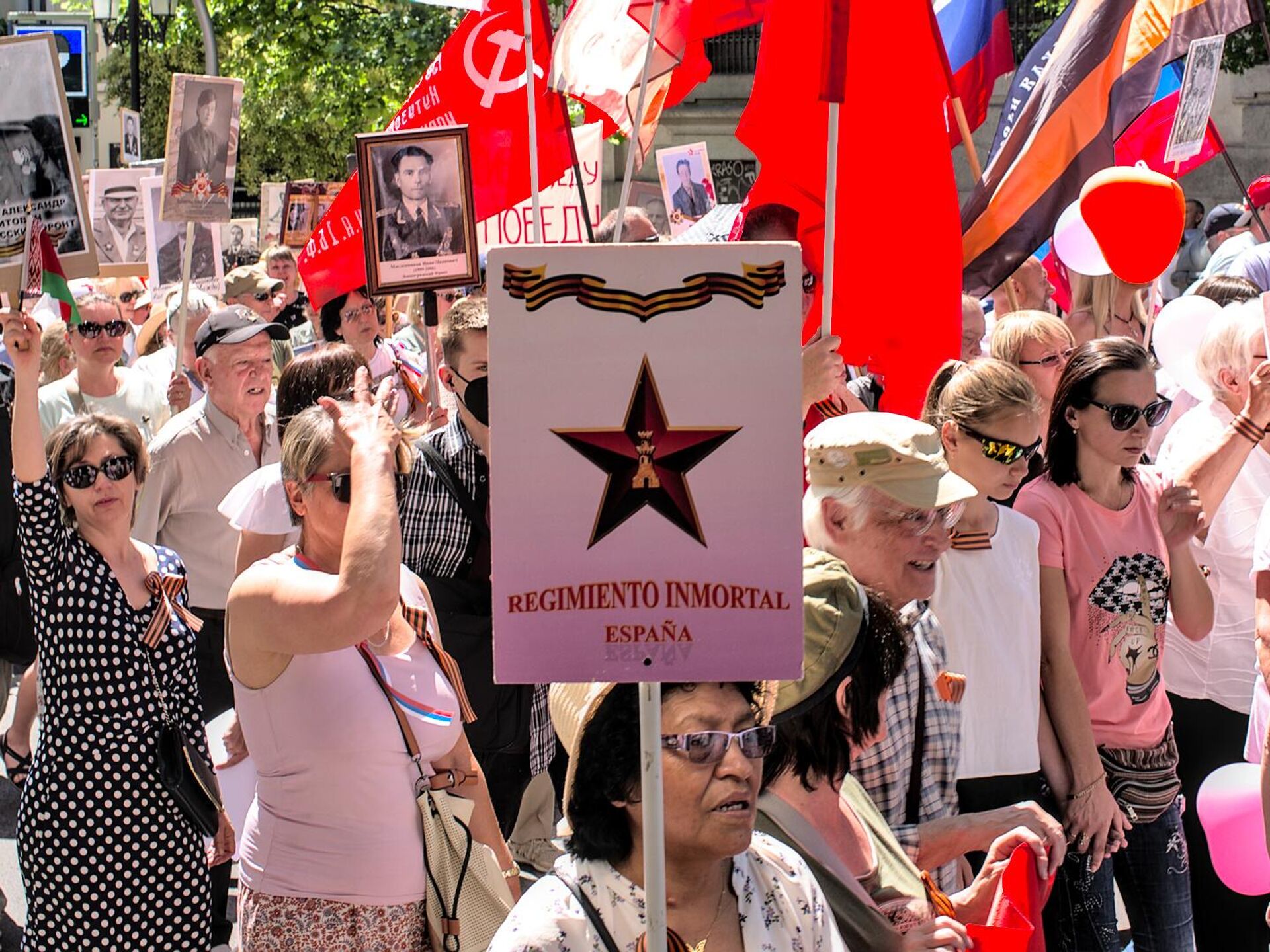 El Regimiento Inmortal marcha en Madrid: "Es nuestra historia y nuestra sangre" | Fotos - 07.05.2023, Sputnik Mundo