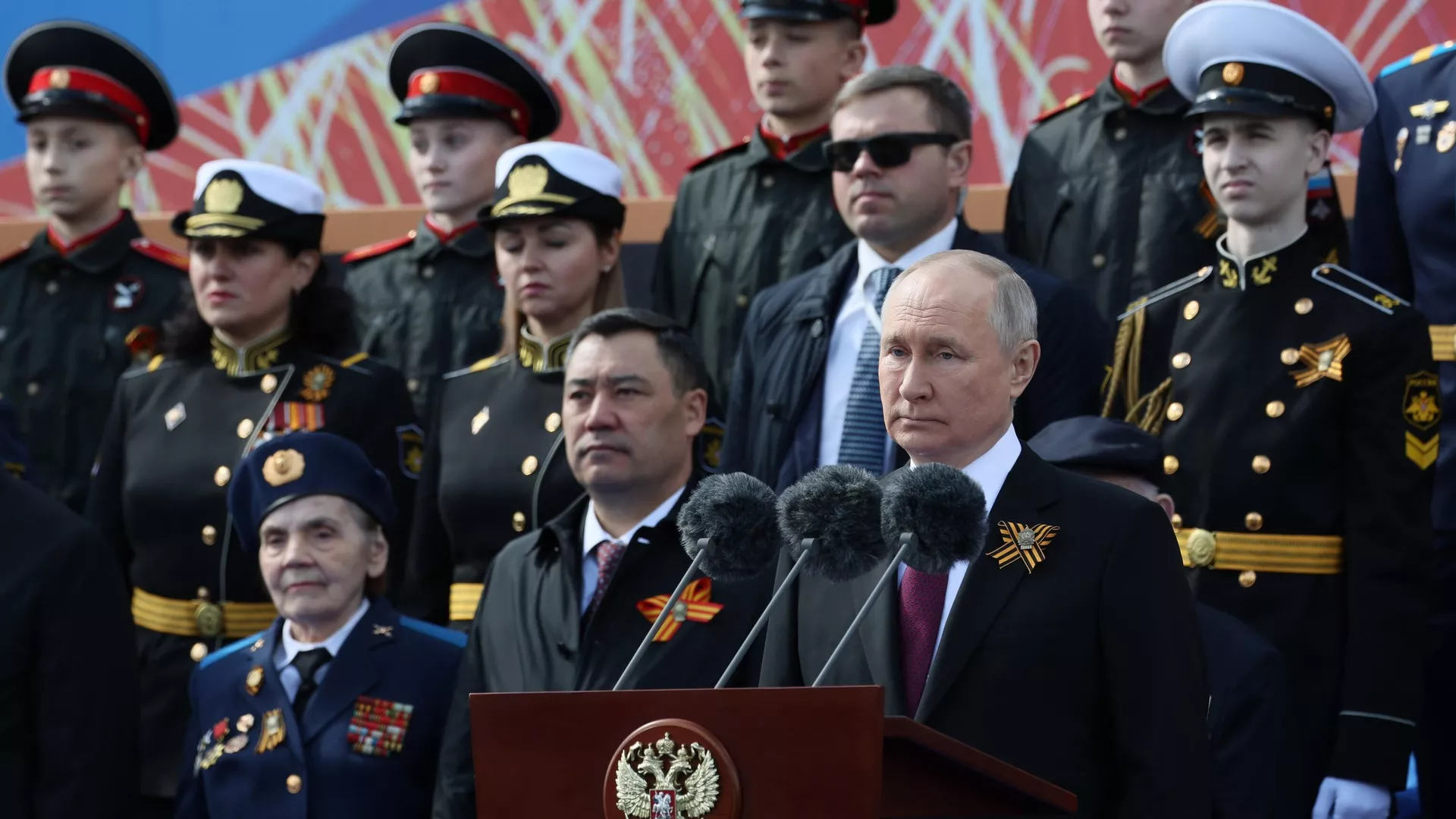 El presidente de Rusia, Vladímir Putin, durante el Desfile de la Victoria El presidente de Rusia, Vladímir Putin, durante el Desfile de la Victoria - Sputnik Mundo, 1920, 09.05.2023