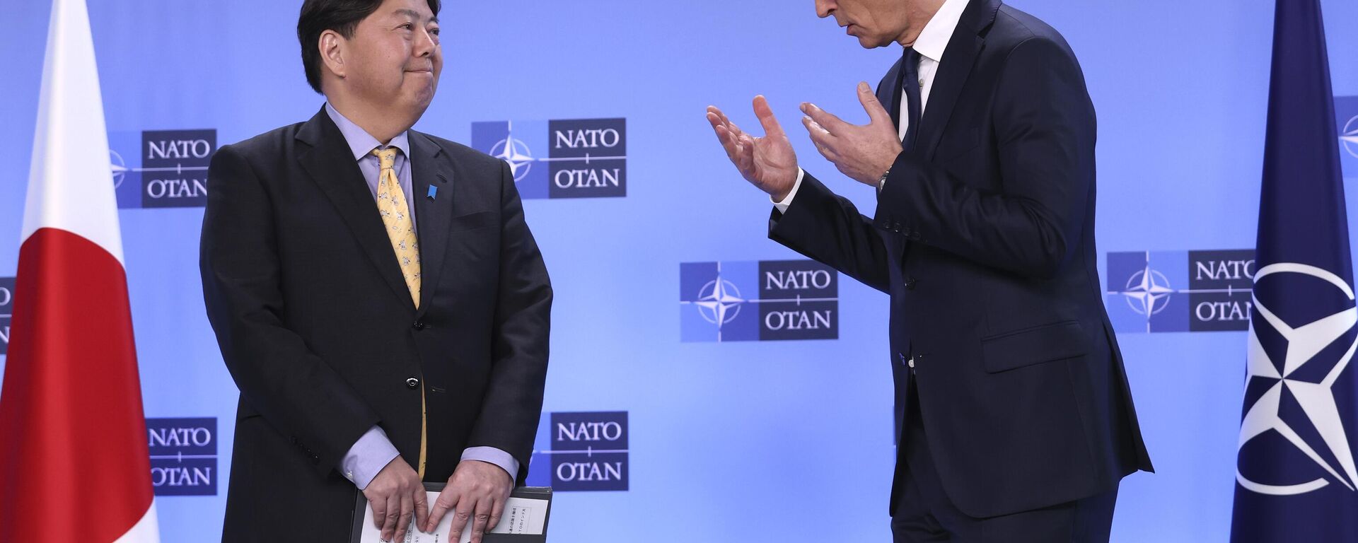 El ministro de Asuntos Exteriores de Japón, Yoshimasa Hayashi y el Secretario General de la OTAN, Jens Stoltenberg (archivo) - Sputnik Mundo, 1920, 10.05.2023