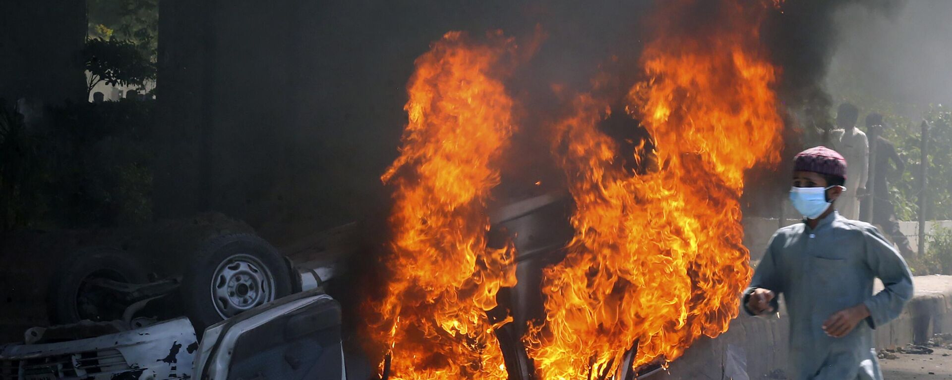 Miles de personas salieron a las calles para protestar por el arresto del ex primer ministro (2018-2022) y también líder del Movimiento por la Justicia de Pakistán, Imran Jan - Sputnik Mundo, 1920, 10.05.2023