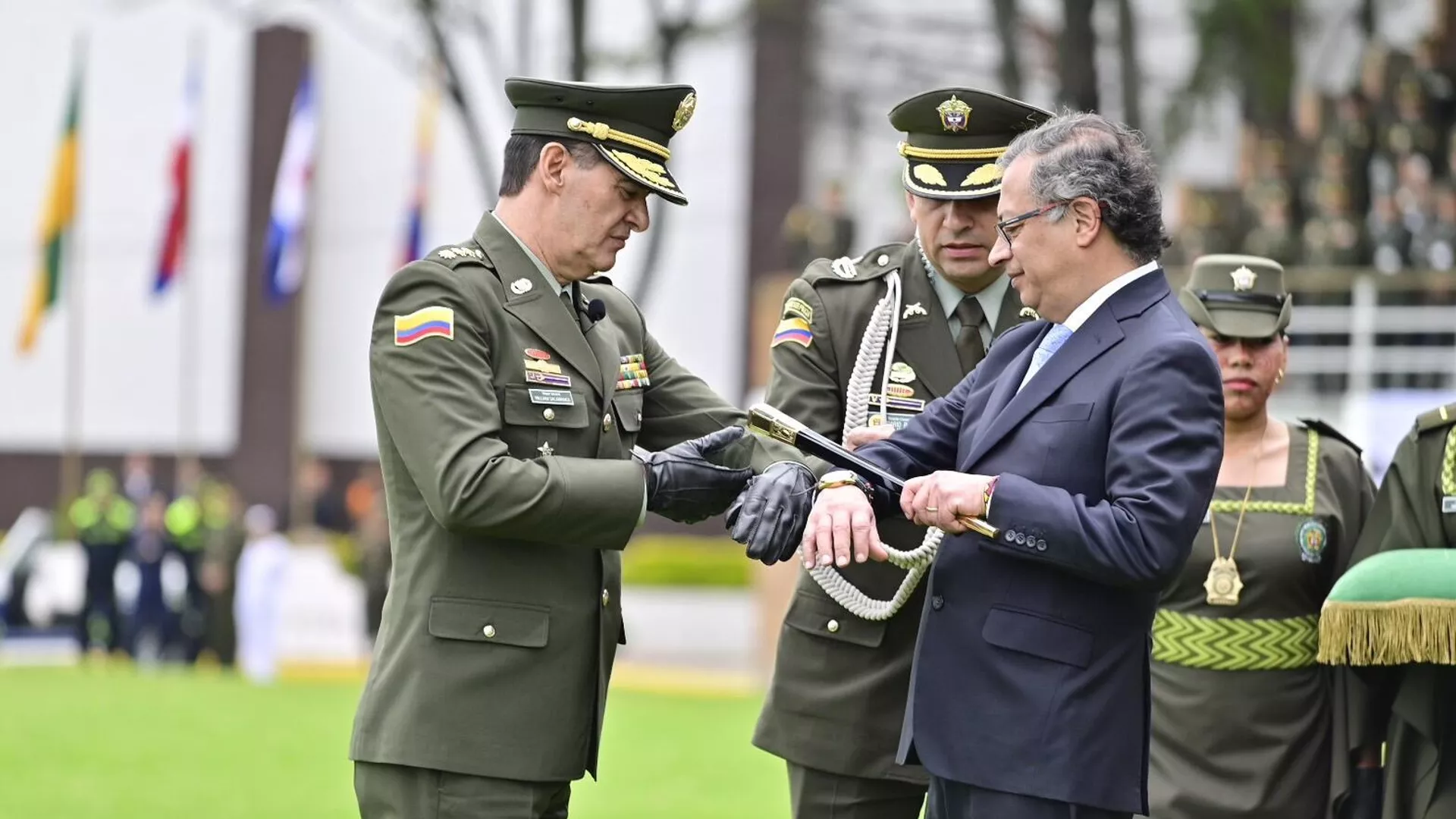 Presidente Gustavo Petro en ceremonia del reconocimiento del director de la Policía Nacional William Salamanca Presidente Gustavo Petro en ceremonia del reconocimiento del director de la Policía Nacional William Salamanca