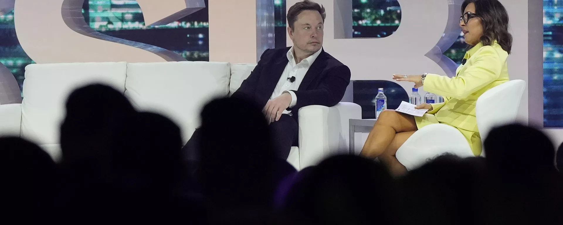 El multimillonario de EEUU, Elon Musk, y actual jefa de publicidad de la compañía de medios 'NBCUNiversal', Linda Yaccarino - Sputnik Mundo, 1920, 12.05.2023