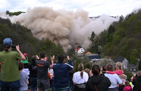 La demolición del antiguo puente de la carretera de Rahmede en la autopista A45, cerca de Luedenscheid, Alemania. - Sputnik Mundo