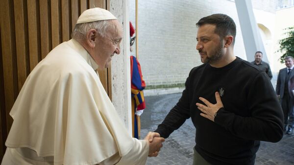 El papa Francisco y el presidente ucraniano, Volodímir Zelenski - Sputnik Mundo