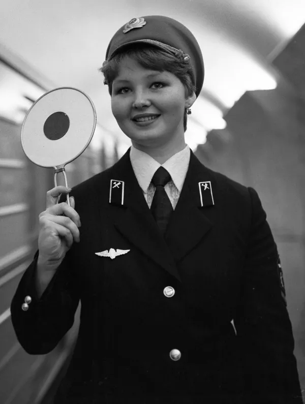 Una empleada de la estación de Mayakóvskaya en 1980. Una empleada de la estación de Mayakóvskaya en 1980. - Sputnik Mundo