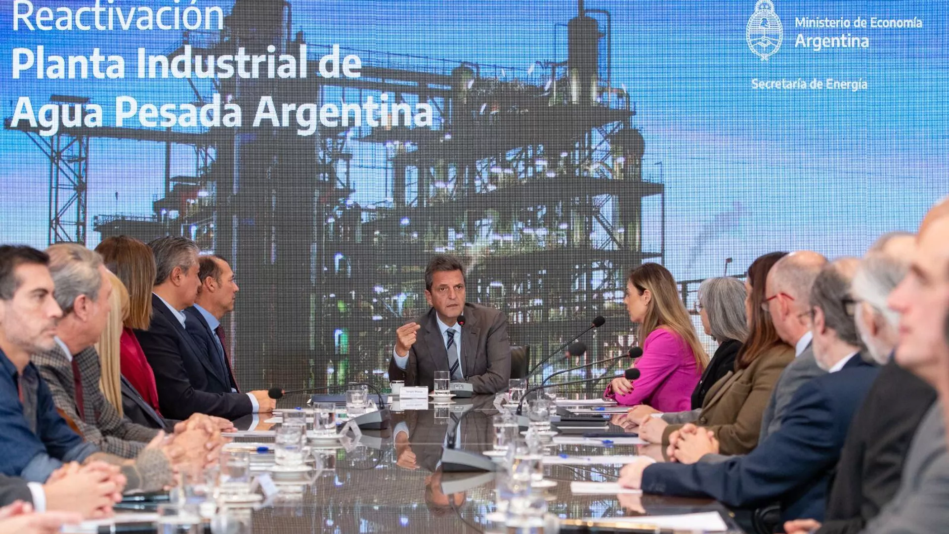 Argentina reactivará la planta de producción de agua pesada más grande del mundo Argentina reactivará la planta de producción de agua pesada más grande del mundo - Sputnik Mundo, 1920, 15.05.2023