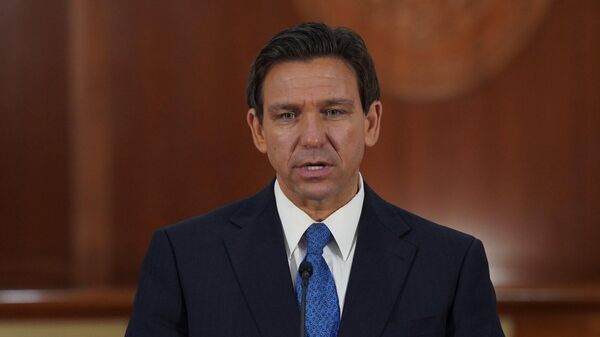 El gobernador de Florida, Ron DeSantis - Sputnik Mundo