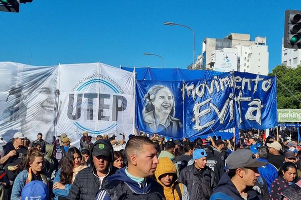 Masiva marcha en Argentina contra el brutal ajuste que manda el FMI contra el pueblo - Sputnik Mundo