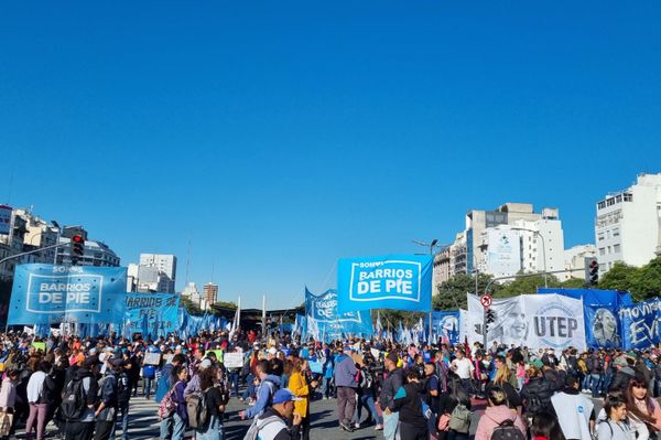 Masiva marcha en Argentina contra el brutal ajuste que manda el FMI contra el pueblo - Sputnik Mundo
