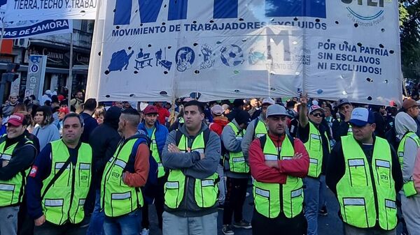 Masiva marcha en Argentina contra el brutal ajuste que manda el FMI contra el pueblo - Sputnik Mundo