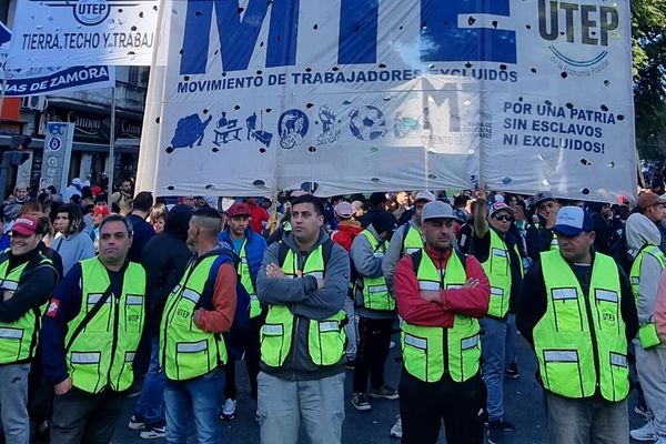 Masiva marcha en Argentina contra el brutal ajuste que manda el FMI contra el pueblo - Sputnik Mundo