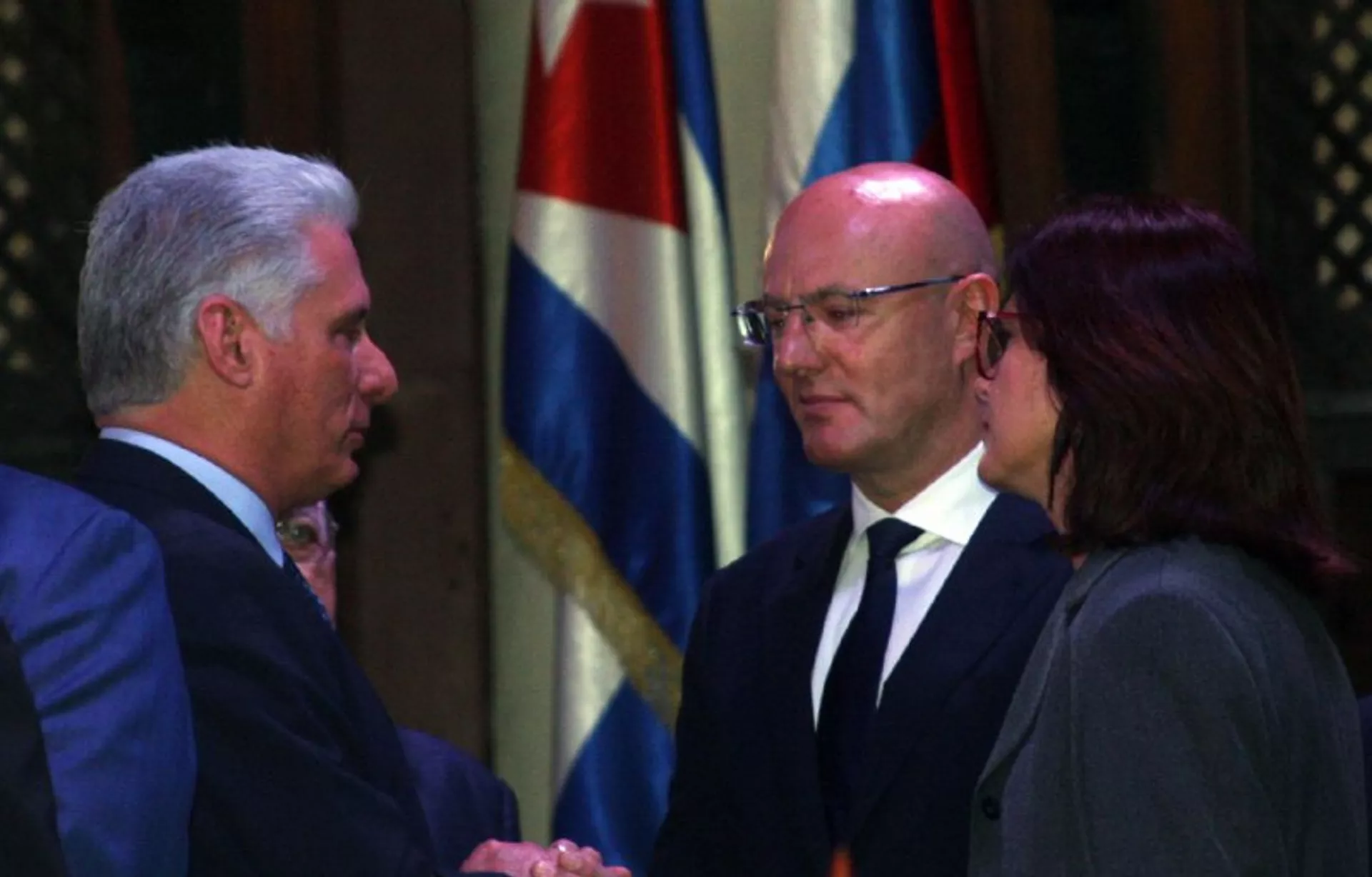 presidente de Cuba, Miguel Díaz-Canel, junto al vicepresidente del Gobierno de Rusia, Dmitri Chernyshenko - Sputnik Mundo, 1920, 19.05.2023