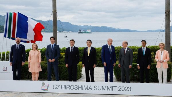 El presidente del Consejo Europeo, Charles Michel; la primera ministra de Italia, Giorgia Meloni; el primer ministro de Canadá, Justin Trudeau; el presidente de Francia, Emmanuel Macron; el primer ministro de Japón, Fumio Kishida; el presidente de Estados Unidos, Joe Biden; el canciller alemán, Olaf Scholz; el primer ministro británico, Rishi Sunak, y la presidenta de la Comisión Europea, Ursula von der Leyen, participan en una reunión de los líderes del G7 antes de su almuerzo de trabajo sobre seguridad económica en Hiroshima, el 20 de mayo de 2023. - Sputnik Mundo