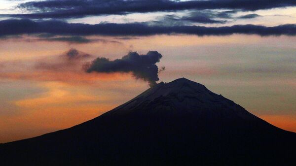 Volcán Popocatépetl - Sputnik Mundo