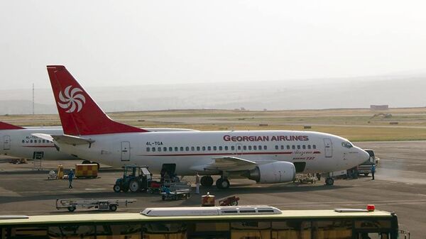 Avión de Georgian Airways en el aeropuerto de Tiflis - Sputnik Mundo