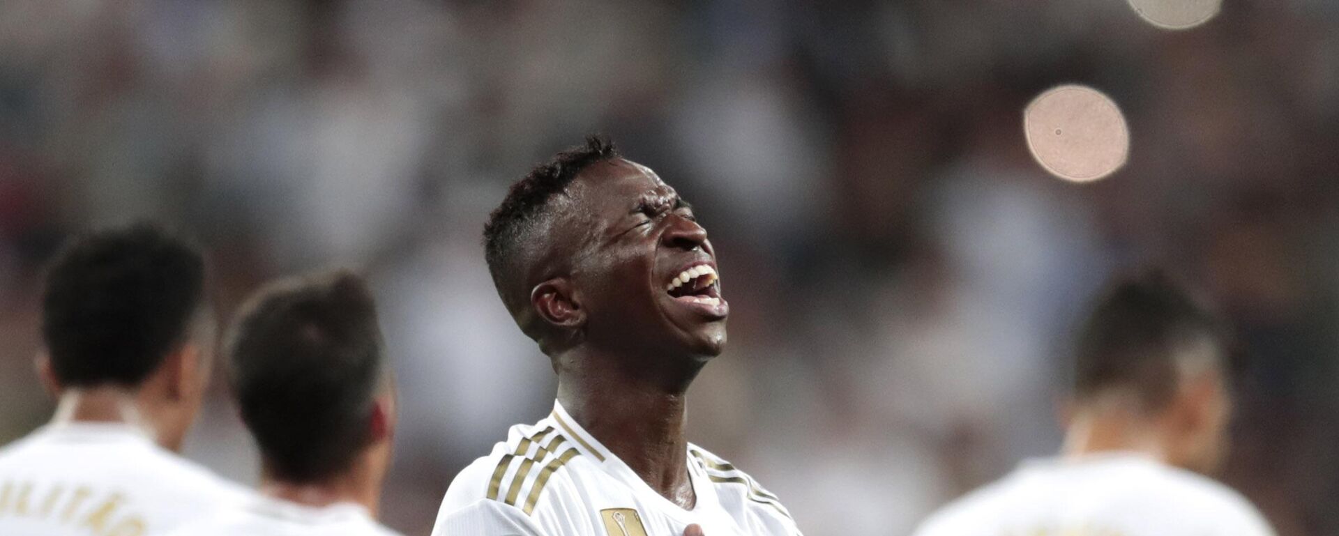 Vinicius Jr. del Real Madrid celebra el primer gol durante el partido de la Liga española de fútbol entre el Real Madrid y el Osasuna en el estadio Santiago Bernabéu en Madrid, España. - Sputnik Mundo, 1920, 10.06.2024