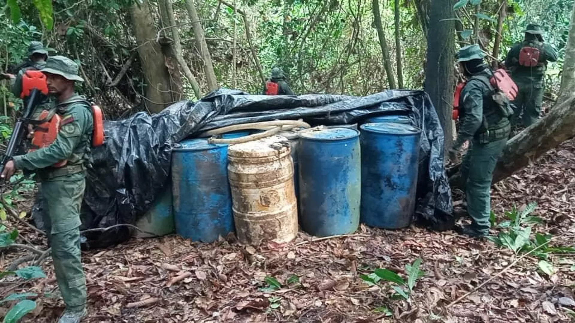 La Fuerza Armada Nacional Bolivariana (FANB) de Venezuela desmanteló un punto ilegal de abastecimiento de combustible utilizado por un grupo terrorista colombiano en el municipio Machiques de Perijá, estado Zulia La Fuerza Armada Nacional Bolivariana (FANB) de Venezuela desmanteló un punto ilegal de abastecimiento de combustible utilizado por un grupo terrorista colombiano en el municipio Machiques de Perijá, estado Zulia
