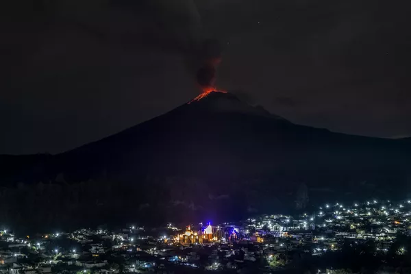 El Popocatépetl se despertó en 1994 y desde entonces ha arrojado regularmente humos tóxicos, cenizas y trozos de roca incandescente a gran altura. El Popocatépetl se despertó en 1994 y desde entonces ha arrojado regularmente humos tóxicos, cenizas y trozos de roca incandescente a gran altura. - Sputnik Mundo