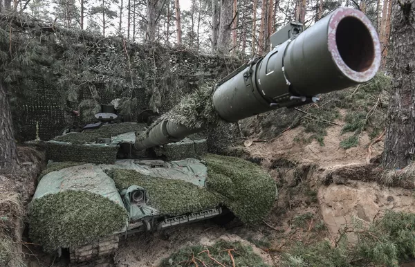 Танк Т-90 Прорыв, поступивший в подразделение, находящееся в южном секторе СВО Танк Т-90 Прорыв, поступивший в подразделение, находящееся в южном секторе СВО