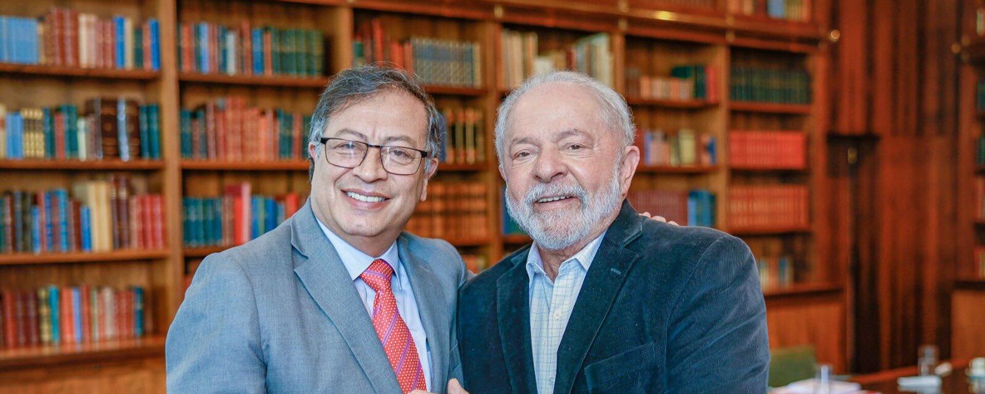 El presidente colombiano, Gustavo Petro, y su homólogo brasileño Luiz Inácio Lula da Silva - Sputnik Mundo, 1920, 20.02.2024