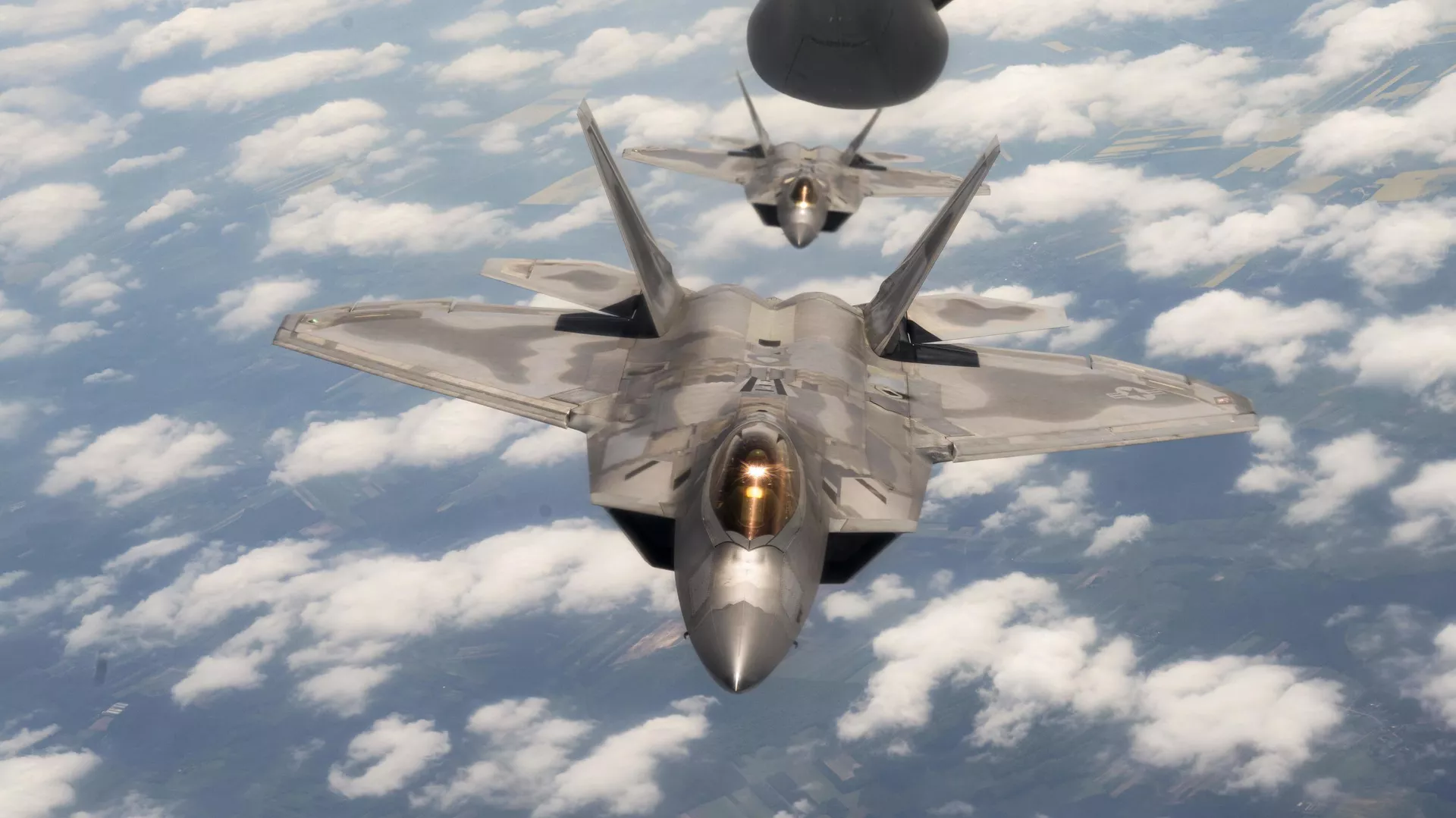 Raptors F22 de la Fuerza Aérea estadounidense durante una maniobra en Polonia