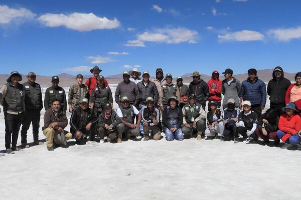 Anillado de flamencos en la laguna Colorada, Potosí - Sputnik Mundo