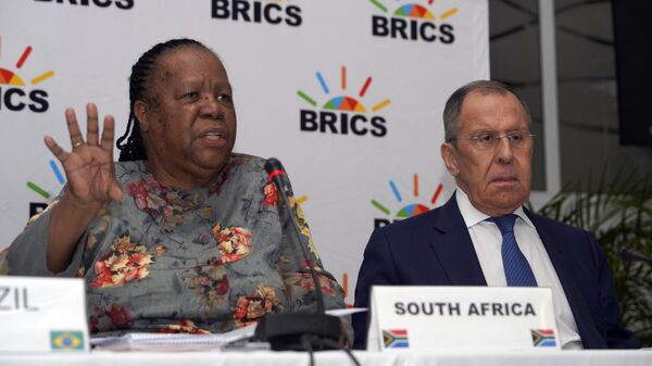 Serguéi Lavrov y Naledi Pandor, cancilleres de Rusia y Sudáfrica  - Sputnik Mundo