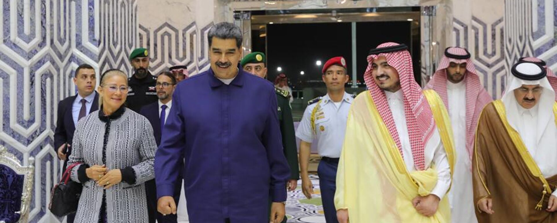 Nicolás Maduro, presidente de Venezuela, Badr bin Sultan bin Abdulaziz Al Saud, vicegobernador de La Meca - Sputnik Mundo, 1920, 05.06.2023