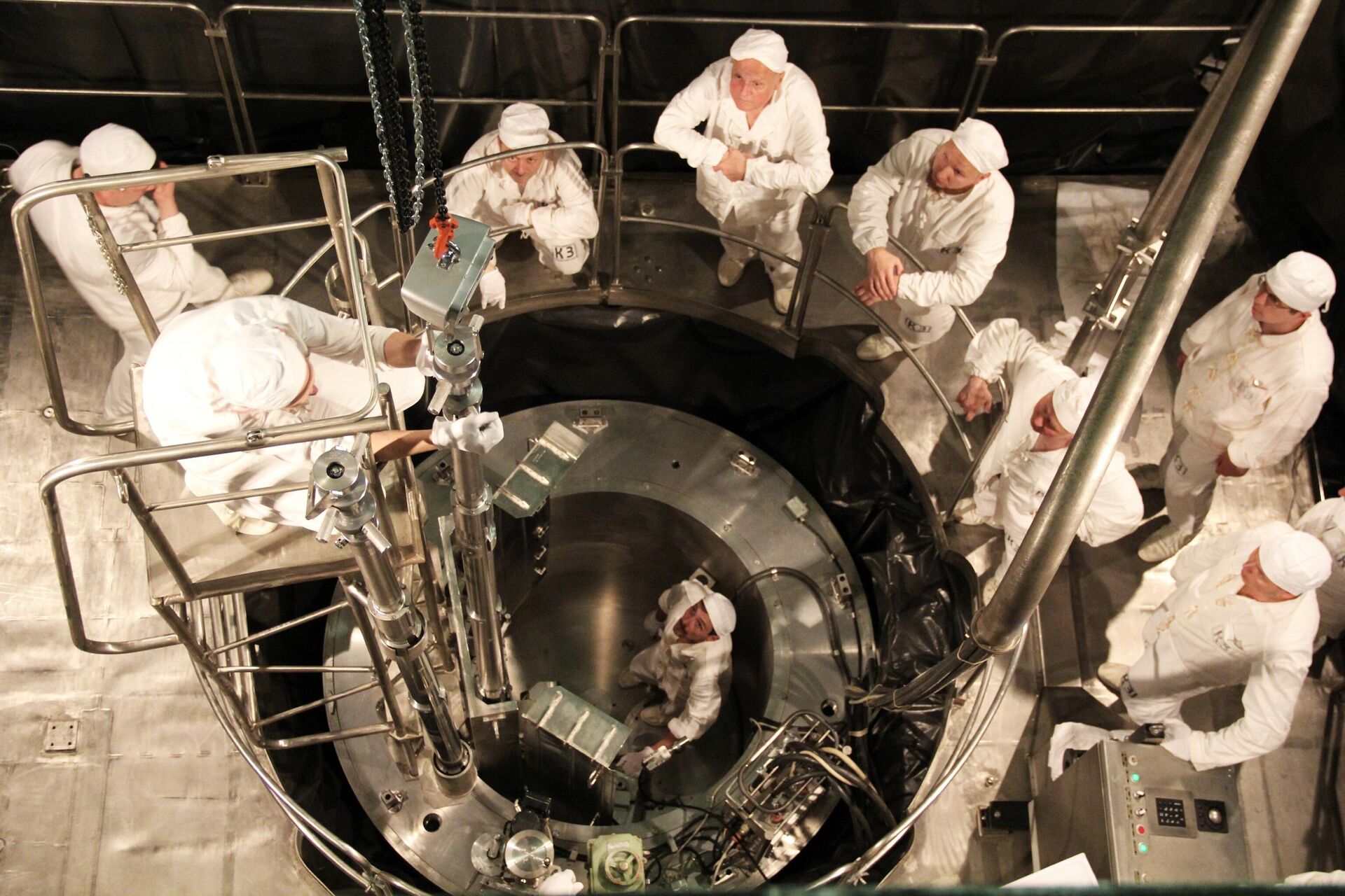 Proceso de carga del combustible nuclear dentro de los reactores de la central flotante Akademik Lomonosov - Sputnik Mundo, 1920, 06.06.2023