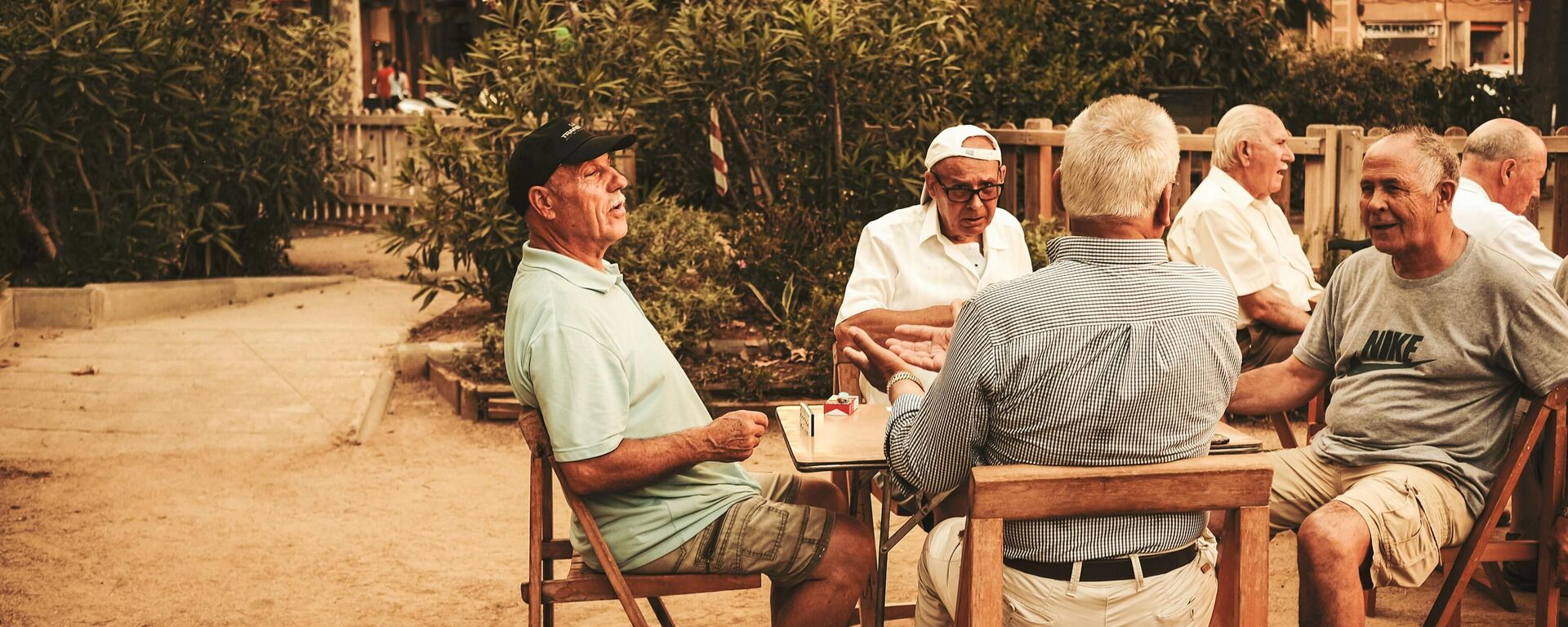 Ancianos en Barcelona, España Ancianos en Barcelona, España - Sputnik Mundo, 1920, 07.06.2023