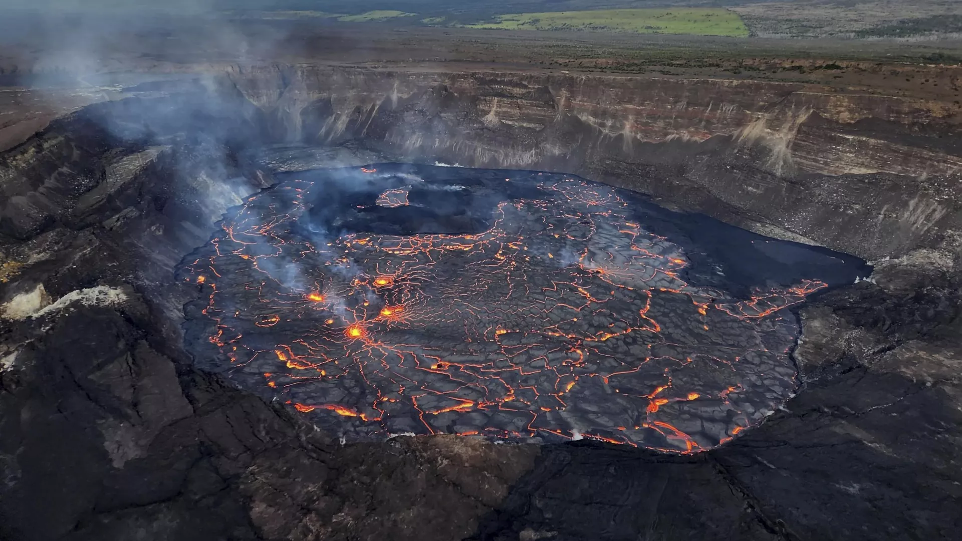 El volcán Kilauea, en Hawái, entró en actividad.