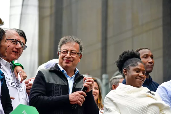 En toda la carrera séptima, junto al Palacio de Justicia, el presidente Gustavo Petro les habló a los miles de personas que atendieron su llamado de salir a las calles para respaldar su Gobierno y sus reformas sociales. - Sputnik Mundo