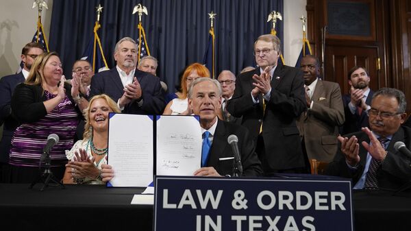 El gobernador de Texas Greg Abbott - Sputnik Mundo